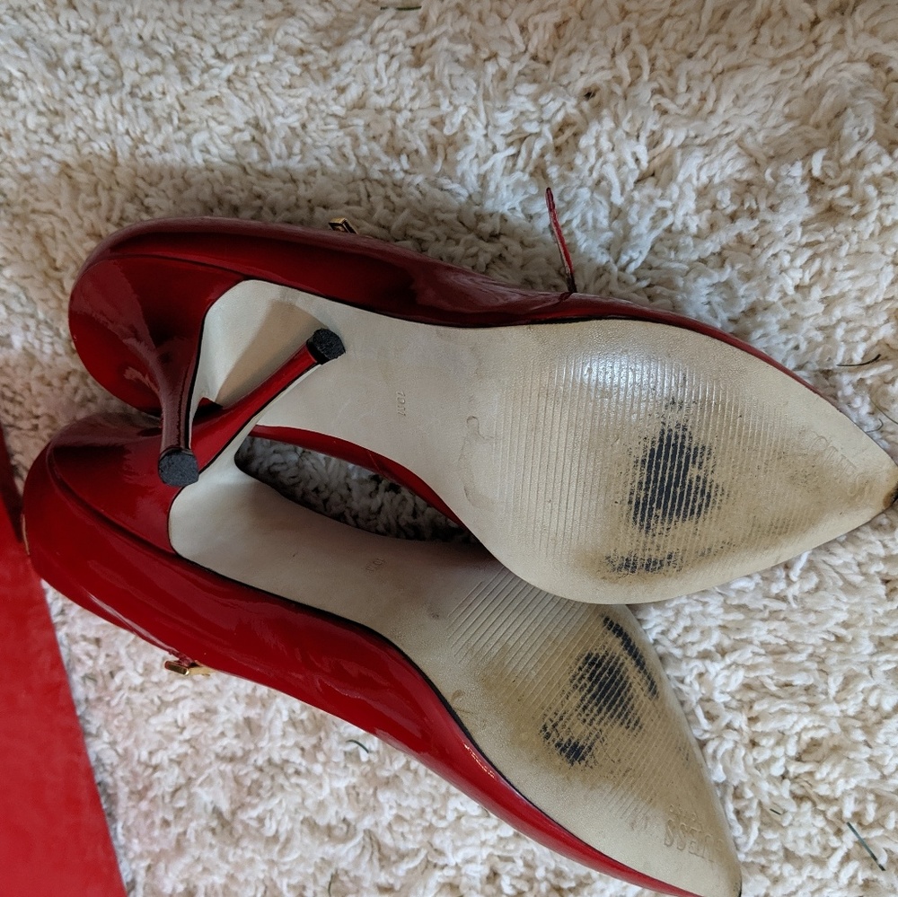 Red Guess heels - Picture 2 of 8